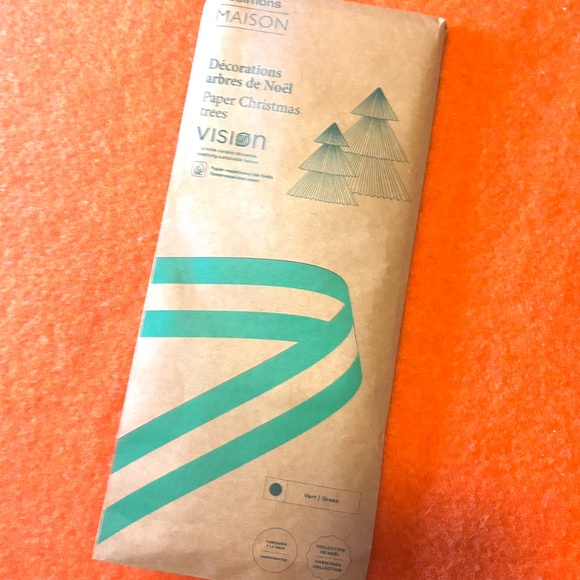 Handcrafted green and gold 3D paper firs Christmas trees set of 2 NWT - Picture 3 of 6